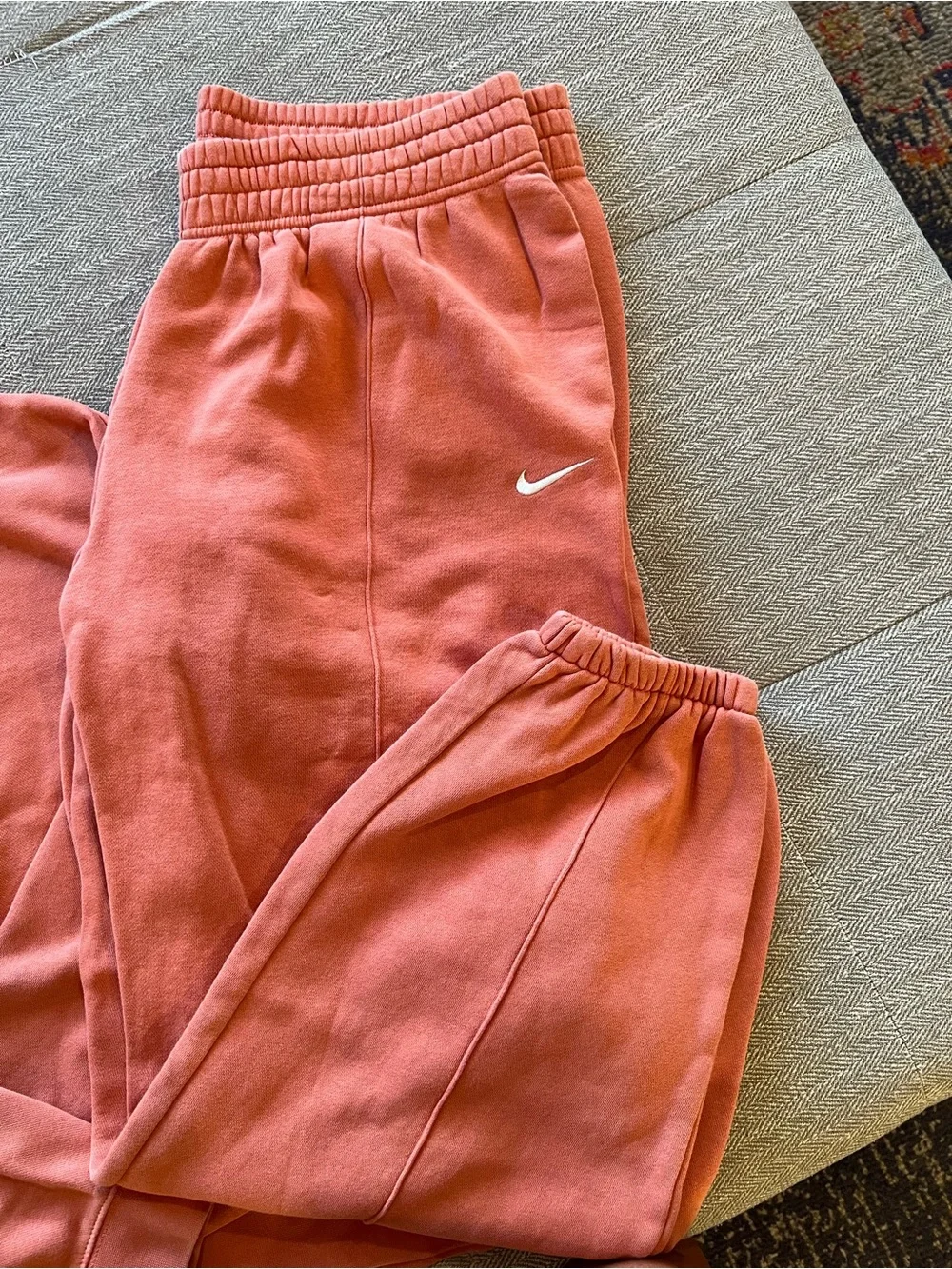 Nike women’s Coral-Peach Sweatshirt and Joggers Set size XL